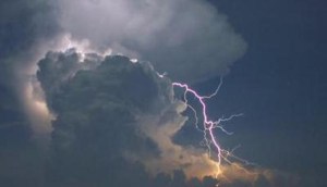 Ilustrasi petir (gbr vivanews)