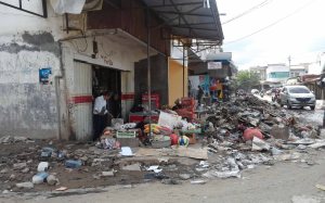 akibat-banjir_tumpukan-sampah-dan-lumpur_2